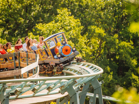 De familieachtbaan 'Max & Moritz' in de Efteling, een leuk dagje uit voor het hele gezin vanaf Molecaten Park Bosbad Hoeven.