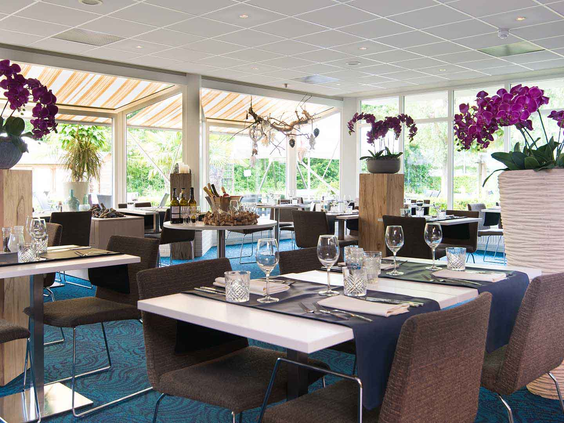 Novotel-Hotel-Maastricht-Restaurant-vanuit-open-keuken.jpg