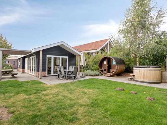 De buitenkant van een Berkenhoeve Wellness vakantiewoning voor 6 personen met hottub op Residence Lichtenvoorde.
