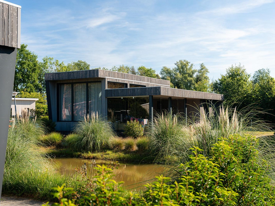 Het moderne restaurant van Vakantiecentrum 't Schuttenbelt, prachtig gelegen in de natuur met uitzicht op het groen.