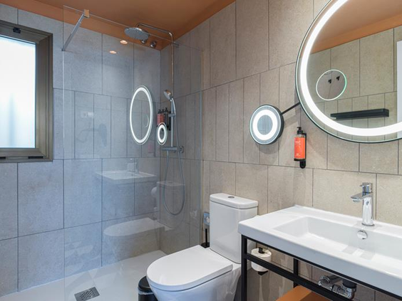 Moderne badkamer inloopdouche Parque Cristobal Gran Canaria - luxe sanitair familieappartement vakantiepark