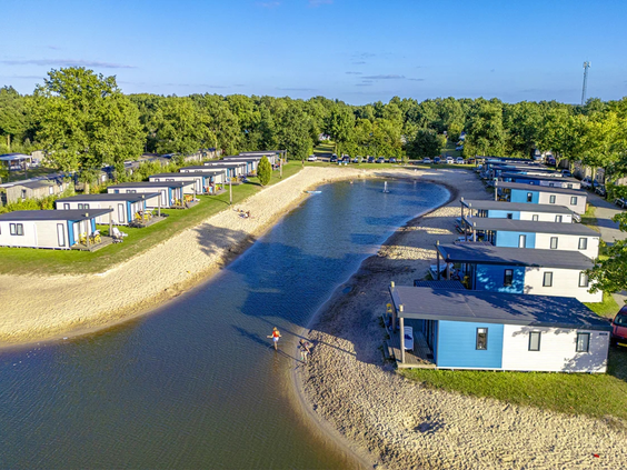 Luxe waterlodges direct gelegen aan het recreatiemeer van het Stoetenslagh