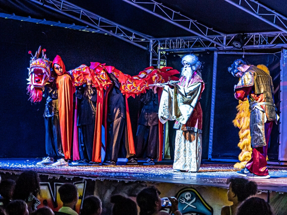 Een spectaculaire avondshow op het podium van de Zeumersehof