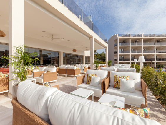 ZafiroPalacePalmanova_Lounge Bar Terrace