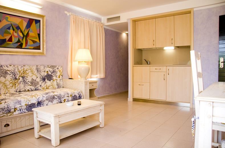 Ruim familie appartement woonkamer Royal Son Bou - kindvriendelijke accommodatie Menorca