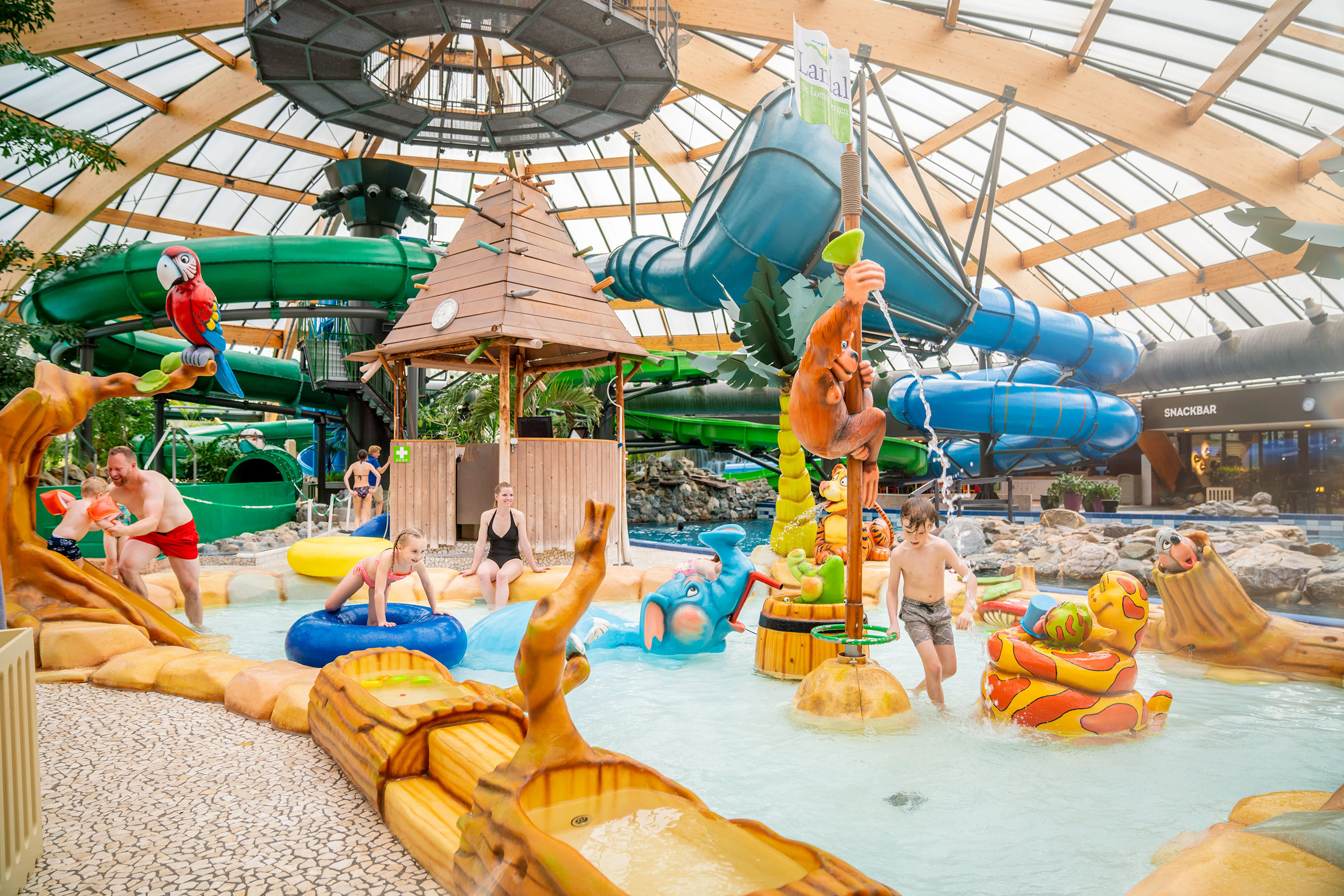 Waterspeeltuin-subtropisch-zwemparadijs-Landal-de-Lommerbergen.jpg