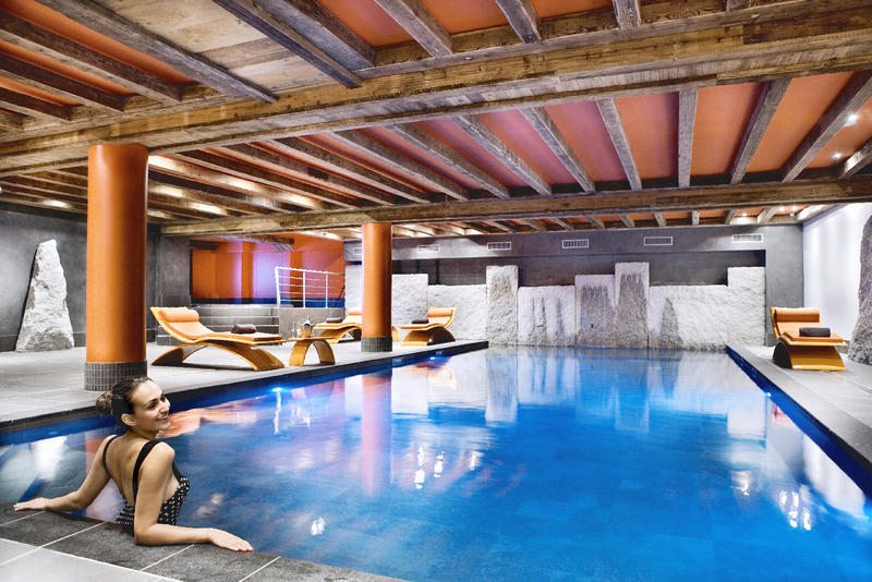Wintersport kinderen, Hotel CGH Les Suites du Nevada, zwembad